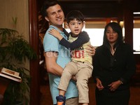 Putra Risty, Arsen Raffa Balweel pun tampak sangat dekat dengan Stuart. (dok. detikHOT)