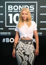 Iggy Azalea Malu-malu Pamer Cincin Tunangan