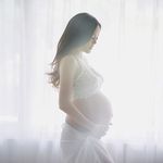 Pretty Mom... Cathy Sharon Tampil Elegan di Foto Kehamilan