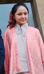 Pirang hingga Burgundy, Transformasi Warna Rambut Marshanda