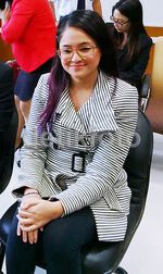 Pirang hingga Burgundy, Transformasi Warna Rambut Marshanda