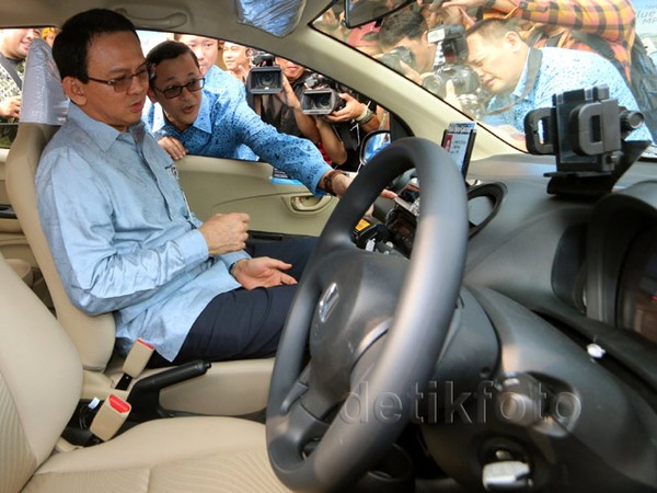 Ahok Hadiri Peluncuran Taksi MPV Blue Bird