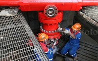 Saat ini Pertamina EP tetap komitmen untuk berupaya menambah produksi migas dari semua lapangan khususnya dari Asset 2 meskipun dihadapkan dengan kondisi harga minyak dunia yang turun drastis.