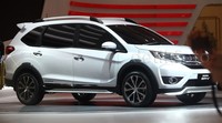Mobil ini menggunakan platform paduan antara Honda Mobilio dengan Honda CR-V.