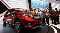 JK meninjau Honda BRV.