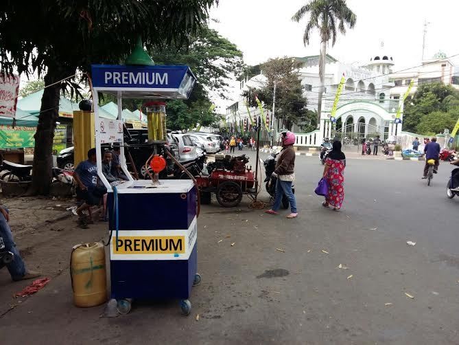 Harga Bensin Premium di Pertamini Rp 9.000/Liter, Konsumen Tetap Beli