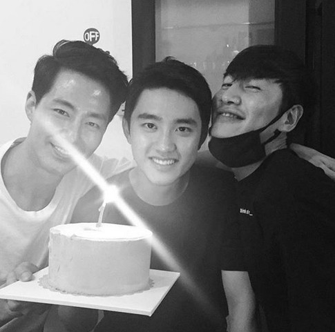 Sering Hangout Bareng, D.O EXO Dapat Kuliah Akting dari Zo In Sung