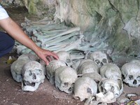 Ini adalah Gua Totambatu. Letaknya berada di Melonguane, sekitar 10 menit perjalanan dengan kendaraan dari pusat kota. Suasana di sini masih sepi (Shafa/detikTravel)