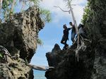 Menengok Puluhan Tengkorak Berbaris Rapi di Gua Totambatu