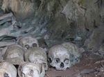 Menengok Puluhan Tengkorak Berbaris Rapi di Gua Totambatu