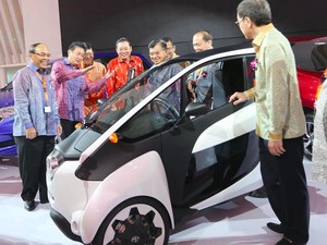Toyota Kenalkan Mobil Personal i-Road
