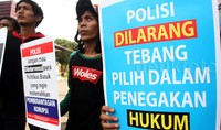 Formasih menyesalkan sikap Polda Kalsel yang menunda kasus hukum mantan Bupati Kotabaru, Irhami Ridjani, yang sebelumnya telah ditetapkan sebagai tersangka bahkan sudah dilakukan pemanggilan ketiga oleh Polda Kalsel.     