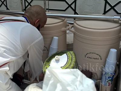 Makkah Terik, Zam-zam Melimpah