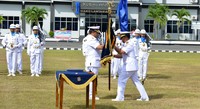 Penyerahan Duaja Lantamal XIV Sorong dari KSAL Laksamana TNI Ade Supandi kepada Danlantamal XIV Sorong Kolonel Laut (P) Samsudin Safari Panjaitan. Ist/Letkol Yayan Sugiana/Dispenal.