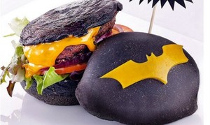 Burger The Dark Knight, Burger Serba Hitam buatan DC Comics Cafe