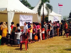 6 BUMN Jual Sembako Murah di Rusun Marunda, Harganya Miring 50%