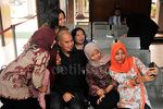 Sambangi PN Jaksel, Ahmad Dhani Diserbu untuk Selfie