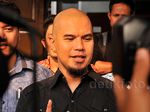 Sambangi PN Jaksel, Ahmad Dhani Diserbu untuk Selfie