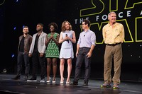 Para bintang film 'Star Wars: The Force Awakens' mendapat sambutan begitu meriah. Harrison Ford yang memerankan tokoh Han Solo, mendapat sambutan paling kencang. (dok. Disney)