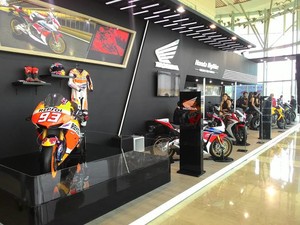 Serba Hitam, AHM Tampilkan Moge di GIIAS