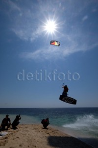 Total hadiah Rp 100 juta disediakan oleh Pemkab Banyuwangi dan sejumlah perusahaan besar di industri selancar, seperti Rip Curl, Rip Curl School of Surf, Best Kiteboarding, Airush, Huna Boards, Freedom Kiteboarding Magazine, dan Beach Hut and Surftime.     