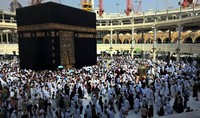 Pada Jumat (21/8/2015), Bangladesh, Pakistan, Mesir dan China merupakan asal jemaah yang mendominasi ibadah umroh. Mereka dapat dengan mudah dikenali dari atributnya seperti jahitan bendera di kain ihram atau tas.