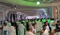 Panas di Makkah berkisar antara 44-45 derajat celcius pada siang hari. Sekali lagi diingatkan kepada para jemaah haji Indonesia jika kelak beribadah di Masjidil Haram agar membawa botol air. Cuaca yang panas berpotensi menyebabkan heat stroke dan dehidrasi. Jika air botol di habis bisa mengisinya dengan zam-zam yang tersedia hampir di seluruh sudut Masjidil Haram.