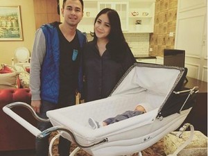 Stroller Anak Raffi-Gigi Sama dengan Milik Kate Middleton