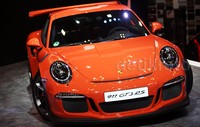 Porsche 911 GT3RS dengan mesin 4.000 cc, bertenaga 600 hp mampu dijalankan di sirkuit maupun penggunaan sehari-hari, ujar Managing Director Porsche Asia Pasific, Martin Limpert di booth Porsche, ICE, BSD, Tangerang Selatan.     