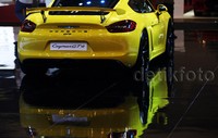 Mesin bertenaga 385 daya kuda disalurkan melalui gearbox manual enam percepatan dengan tunggangan dinamis. Cayman GT4 berakselerasi dari 0-100 km/jam dalam 4,4 detik dengan kecepatan tertinggi 295 km/jam.