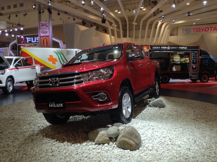 Buktikan Ketangguhan Hilux Terbaru, Toyota Ajak Test Drive di Arena Off Road