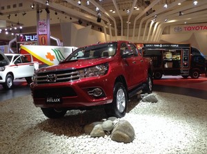 Buktikan Ketangguhan Hilux Terbaru, Toyota Ajak Test Drive di Arena Off Road