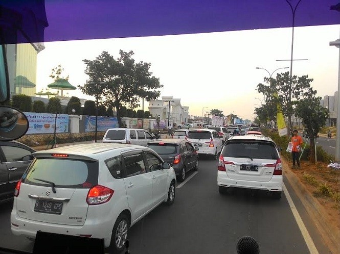 Minggu Sore, Jalanan Menuju GIIAS Mulai Padat
