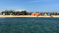 Pulau tak berpenghuni ini jadi surga bagi pecinta kiteboarding, dengan hamparan pasir putih dan laut jernih.