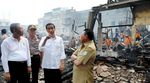 Jokowi Tinjau Pasar dan Bagikan Buku di Pontianak