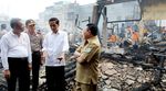 Jokowi Tinjau Pasar dan Bagikan Buku di Pontianak