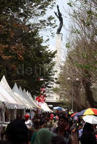 Acara yang berlangsung sejak Sabtu (22/8) itu terus semakin ramai didatangi warga meski hari sudah memasuki sore.