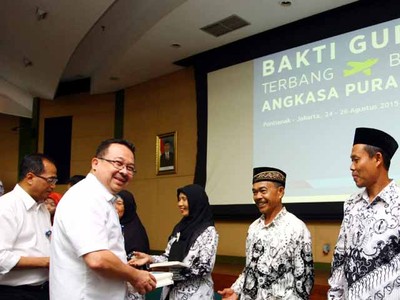 Guru Ngaji Naik Pesawat Gratis