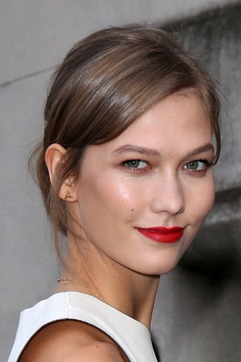 Model Victoria Secret, Karlie Kloss mencoba masuk ke dunia teknologi. Ia membuat beasiswa untuk wanita-wanita muda yang mau belajar pemograman komputer di sekolah Flatiron, New York tempat dimana Kloss menimba ilmu. (istimewa/detikcom/gettyimages)