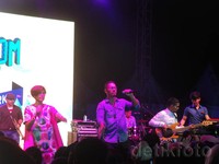 Lagu berirama dangdut bertajuk 'Drama Romantika' sukses membuat heboh.