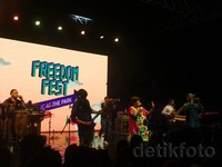 Ambil tempo cepat, lagu 'Pilihanku' membawa Maliq & D'Essentials ke ujung penampilannya.