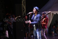Lagu wajib 'Kisah Klasik' sukses menutup penampilan Sheila On 7 malam itu dengan kerinduan yang terobati.