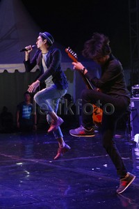 'Betapa' dan 'Anugerah Terindah Yang Pernah Kumiliki' dilanjutkan 'Itu Aku' membuat para Sheila Gank (sebutan fans SO7) berjoget menikmati musik.