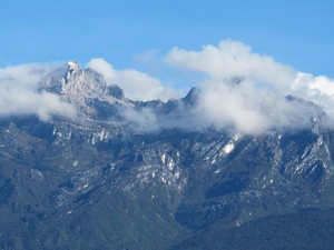 Puncak Carstensz, Kisah Batu yang Terlarang