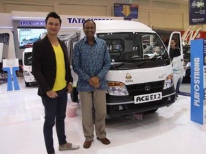 Christian Sugiono Bisnis Kuliner dengan Truk Pikap India