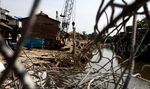 Tiang Pancang Turap Mulai Dipasang di Kampung Pulo