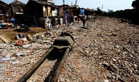     Proses pembangunan dilakukan setelah Kampung Pulo steril dari bangunan warga.         