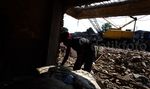 Tiang Pancang Turap Mulai Dipasang di Kampung Pulo