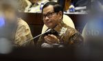 Seskab Pramono Rapat Dengan Komisi II DPR