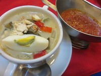 Makanan khas Indonesia lainnya yang menjadi favorit ada Lontong Cap Go Meh yang gurih bersantan.